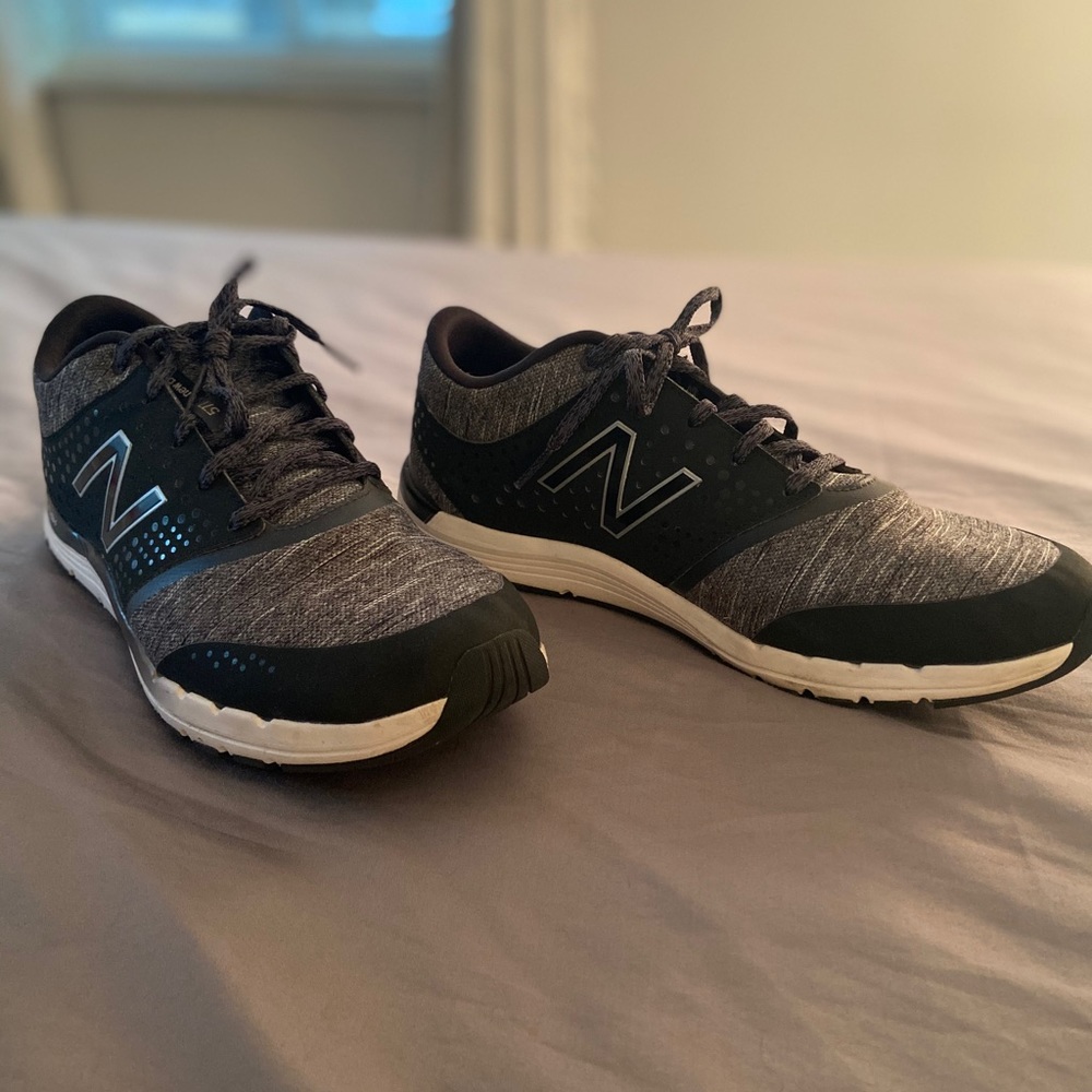 New balance tennis shoes